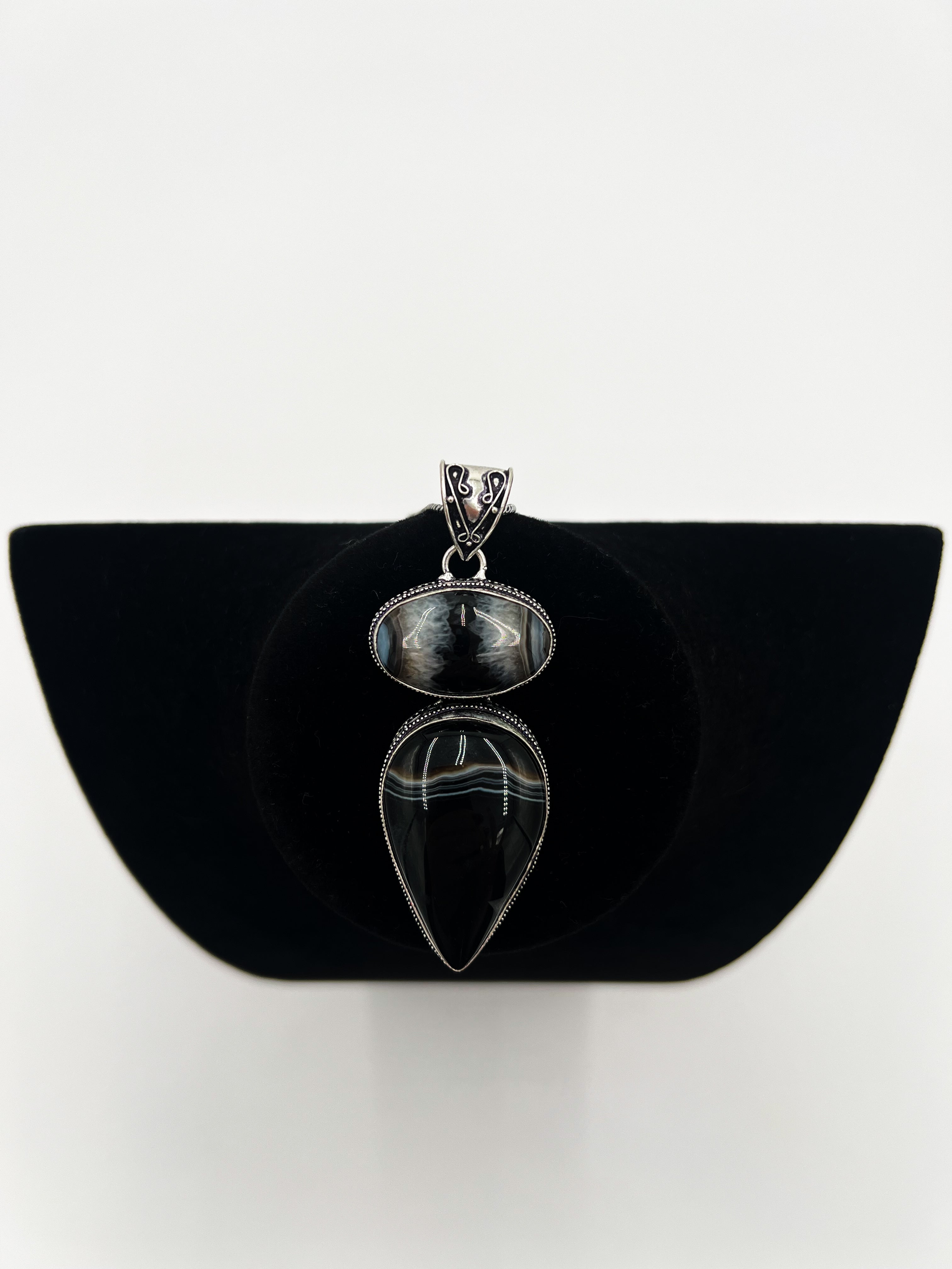 Agate Banded Black Necklace 20"